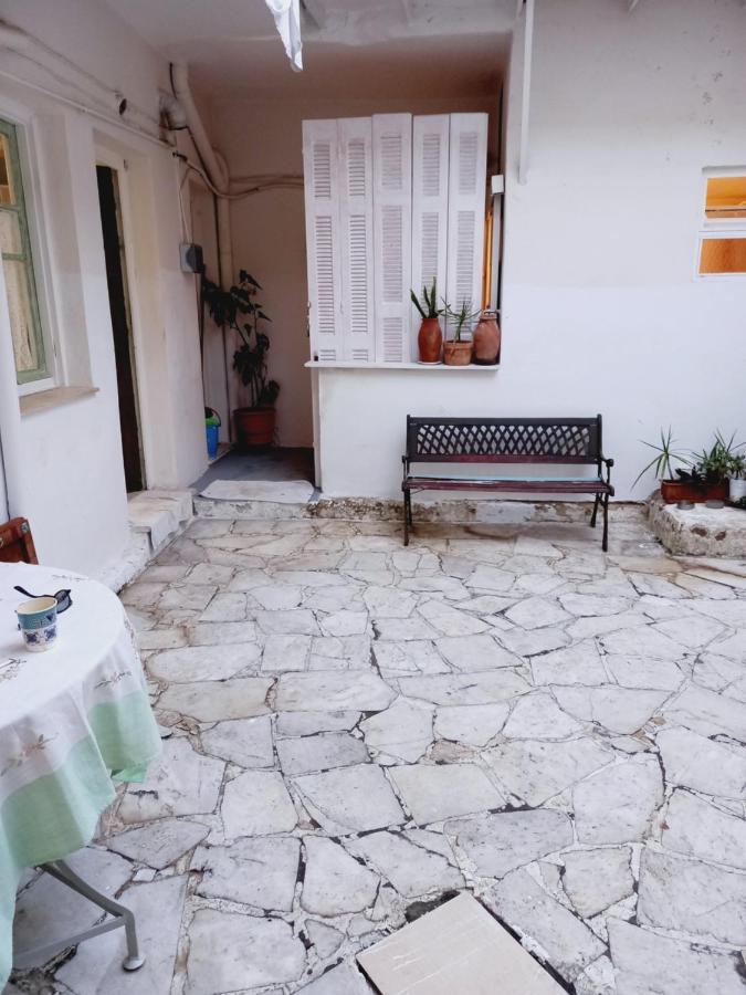 卡拉马塔Στην Αυλή Της Ράχης公寓 外观 照片