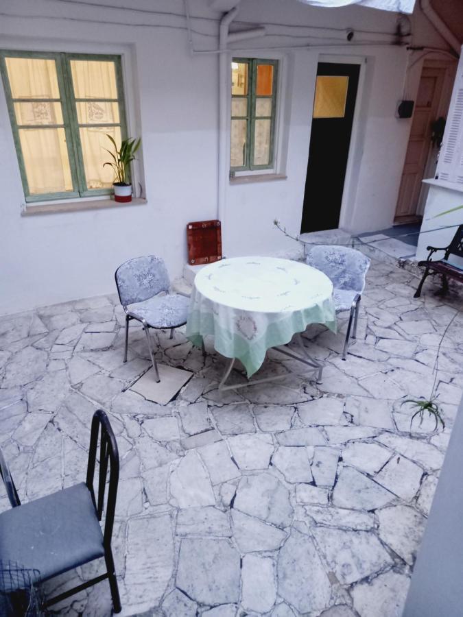 卡拉马塔Στην Αυλή Της Ράχης公寓 外观 照片
