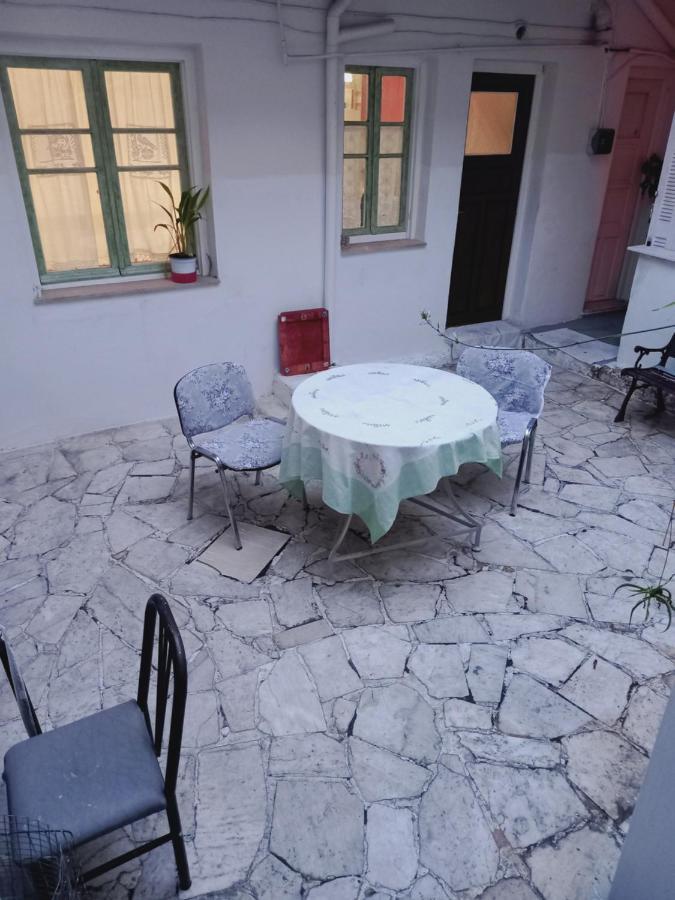 卡拉马塔Στην Αυλή Της Ράχης公寓 外观 照片